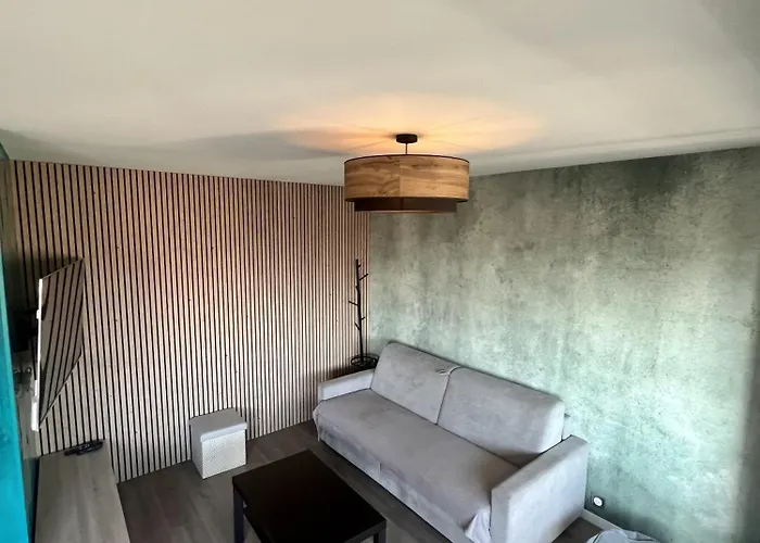 Elegant Avec Acces A La Piscine