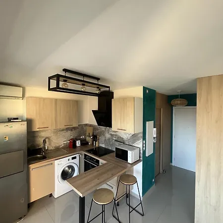 Elegant Avec Acces A La Piscine Apartment