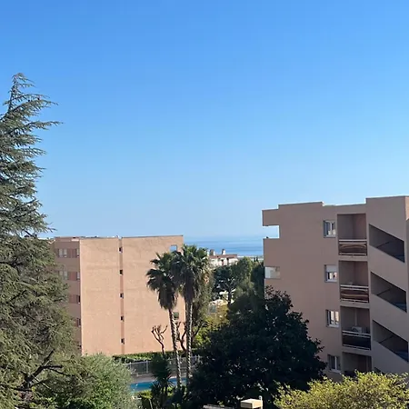 Elegant Avec Acces A La Piscine Lejlighed